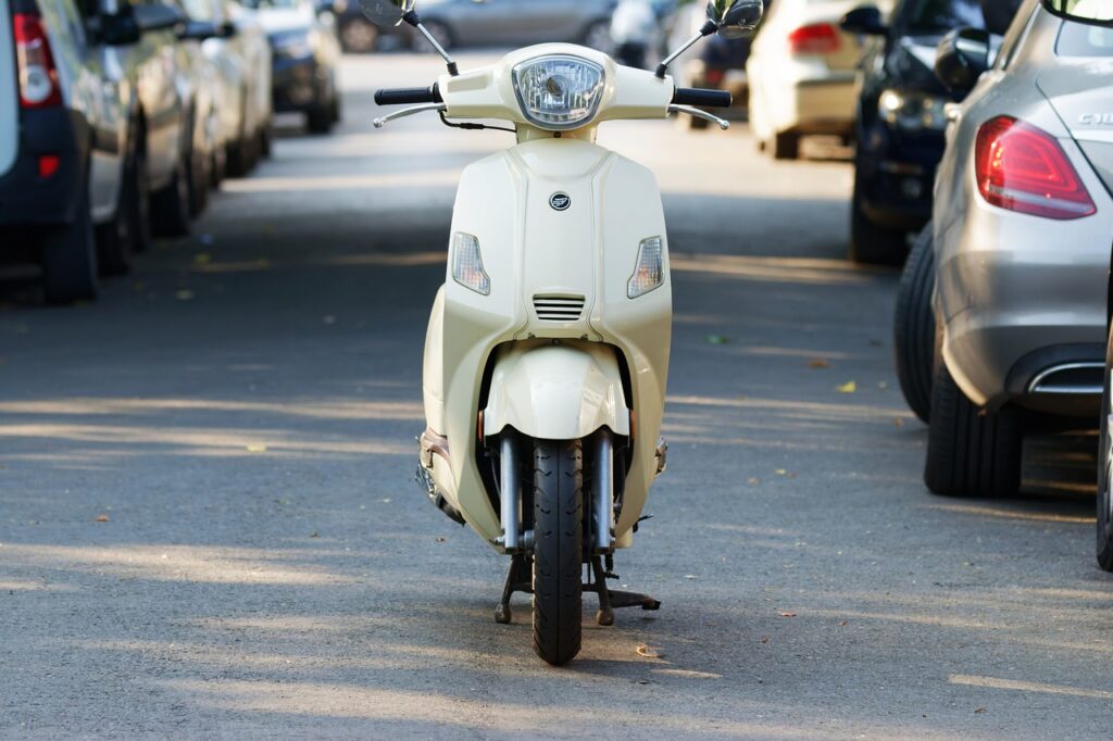 Comment choisir le scooter sans permis idéal pour vos déplacements quotidiens